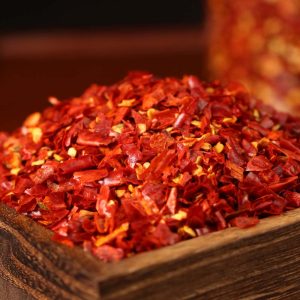 Erjingtiao coarse chili flakes in a wooden box