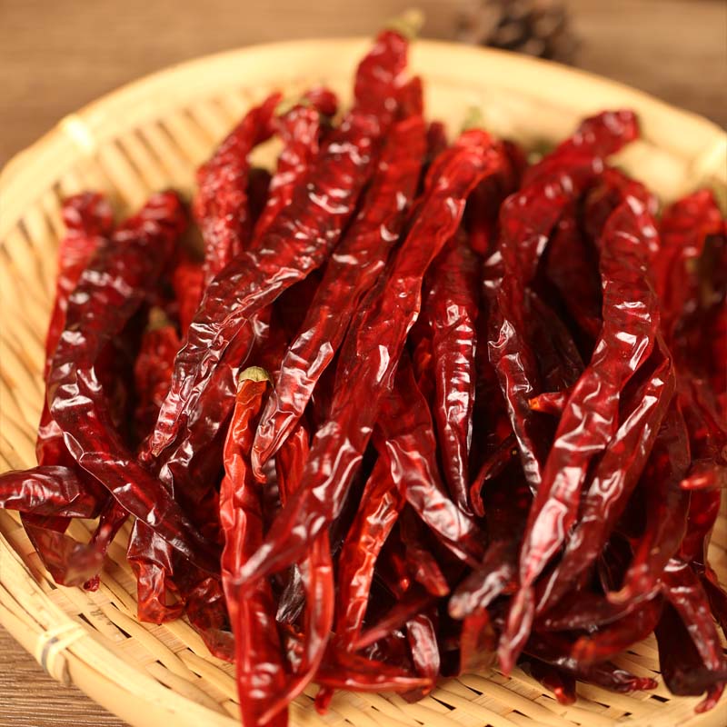 Erjingtiao dried chili peppers in a bamboo sieve