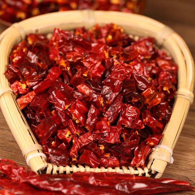 Erjingtiao dried chili segments in a bamboo basket