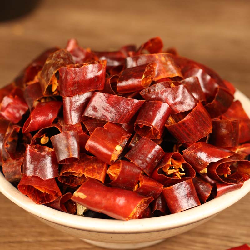 Huaxi dried chili segments in a white bowl