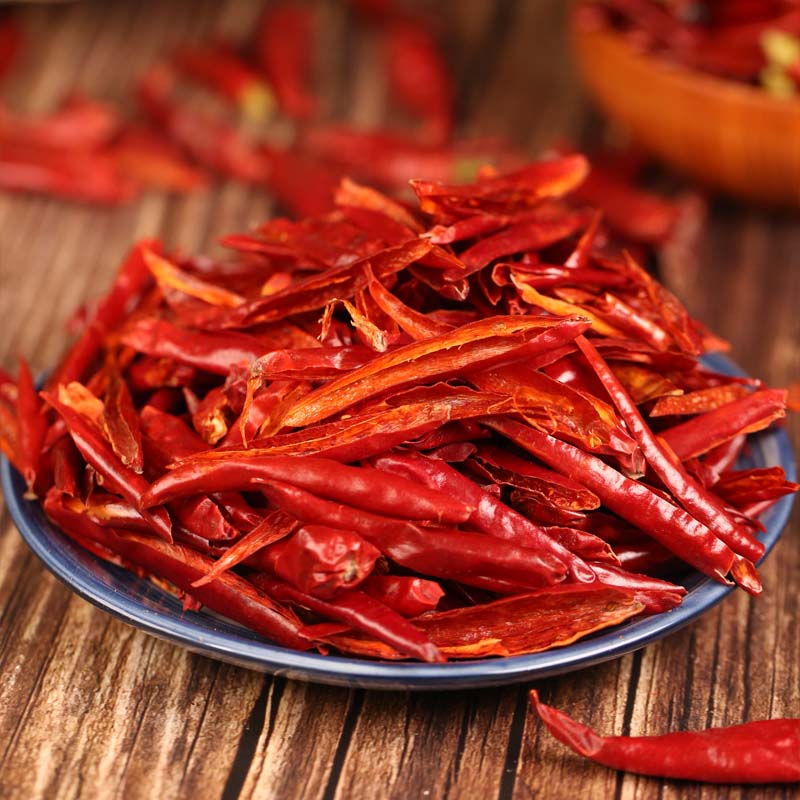 Huaxi chili threads in a blue rimmed dish