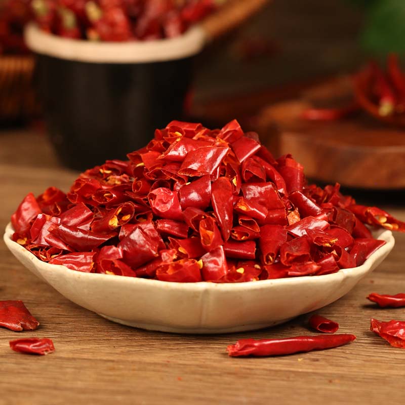 Xinyidai dried chili segments in a white dish